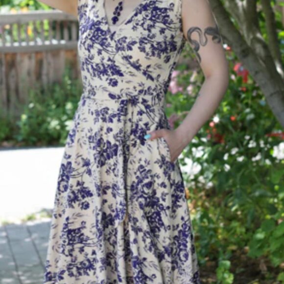 Effie’s Heart The Sigrid Dress - Garden - Large - Picture 1 of 3